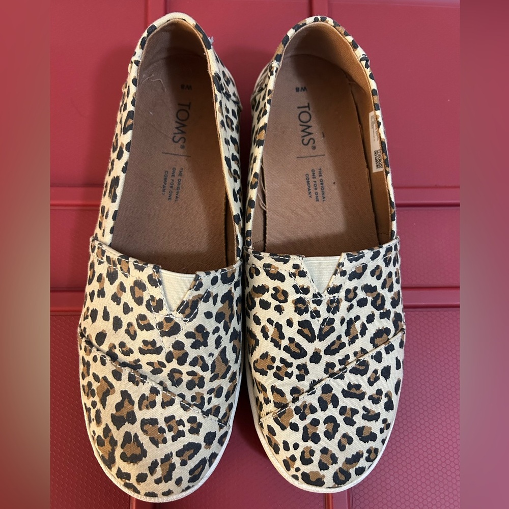Women’s Toms Leopard Print Slip-Ons